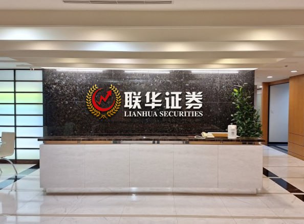 《91股票配资》背后的资本游戏：杠杆狂欢下的风险警示